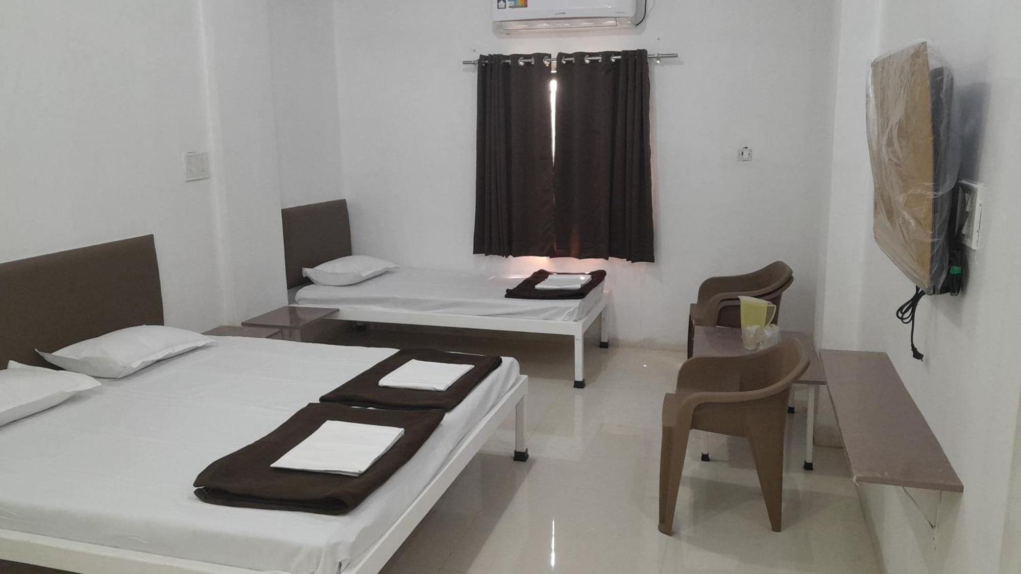 Hotel Gulati Suites Washim 외부 사진